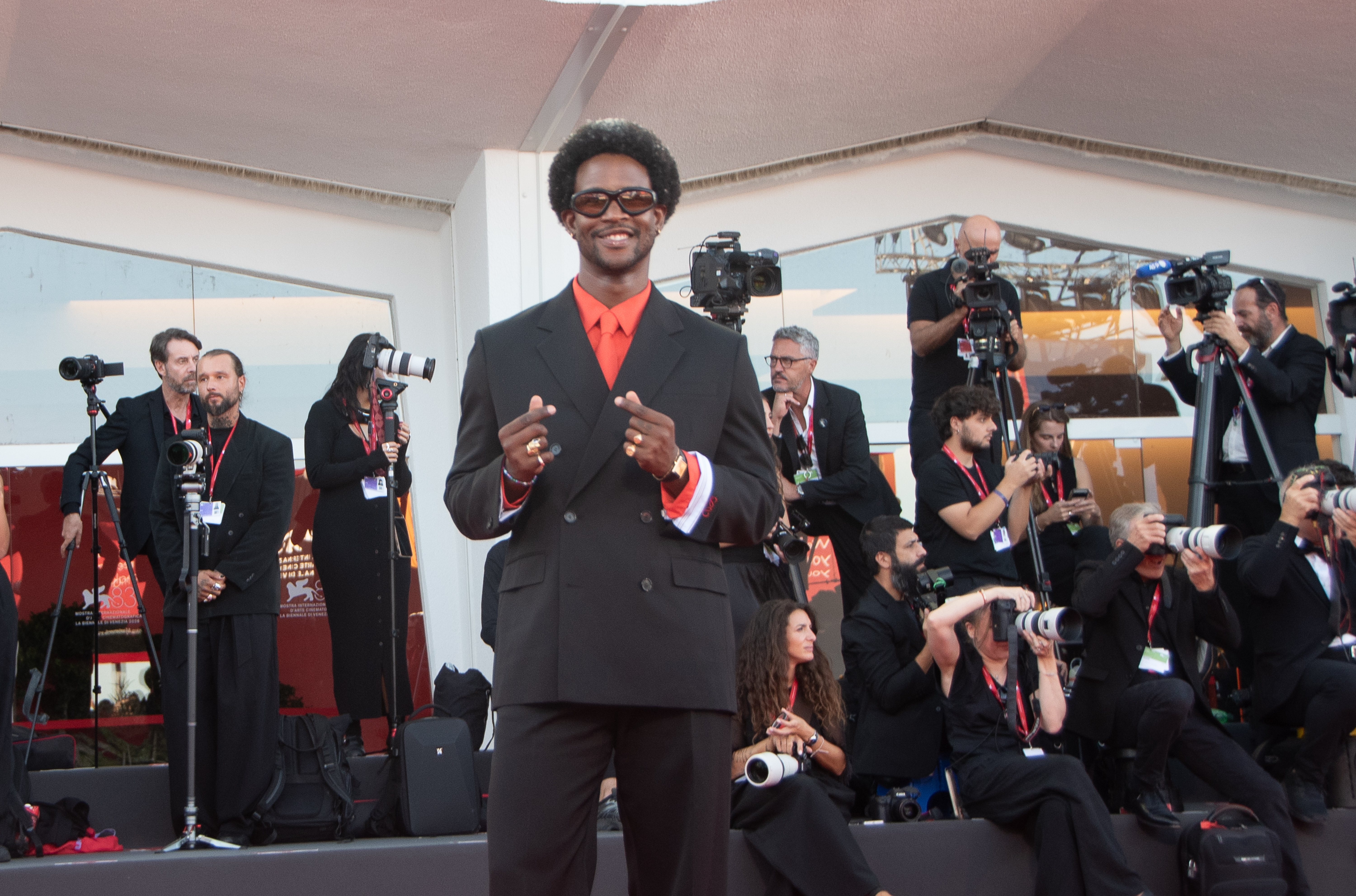 — italie venise cinema 83rd mostra del cinema 12 09 2026 83rd mostra del cinema closing ceremony red carpet akinola davies jr